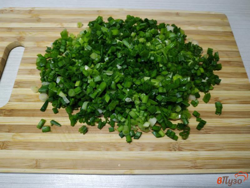 Фото приготовление рецепта: Заливной пирог с зелёным луком и яйцами шаг №1