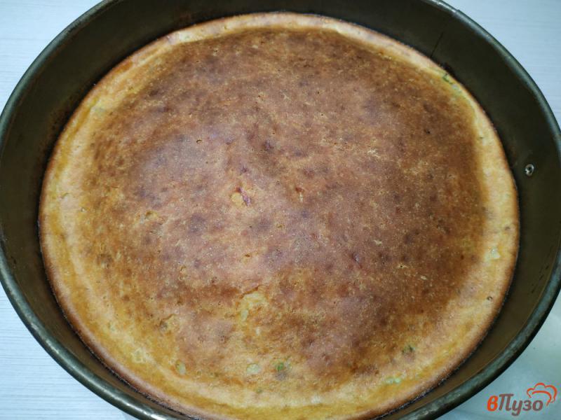 Фото приготовление рецепта: Заливной пирог с зелёным луком и яйцами шаг №9