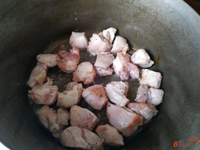 Фото приготовление рецепта: Картофель тушёный со свининой и паприкой шаг №3