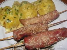 фото рецепта: Свинина на шпажке с запечёным картофелем