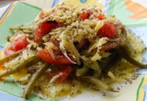 фото рецепта: Салат из спаржи, перца и помидоров