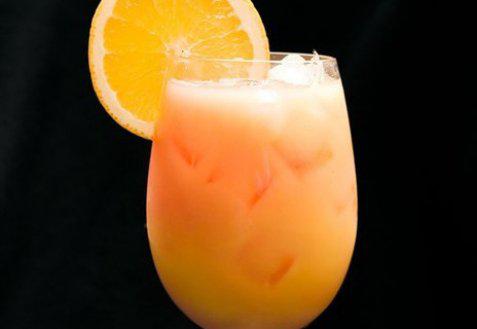 фото рецепта: Апельсиновый крюшон с шампанским