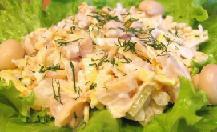 фото рецепта: Салат с грибами, блинчиками и луком