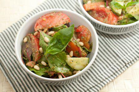 фото рецепта: Овощной салат с песто
