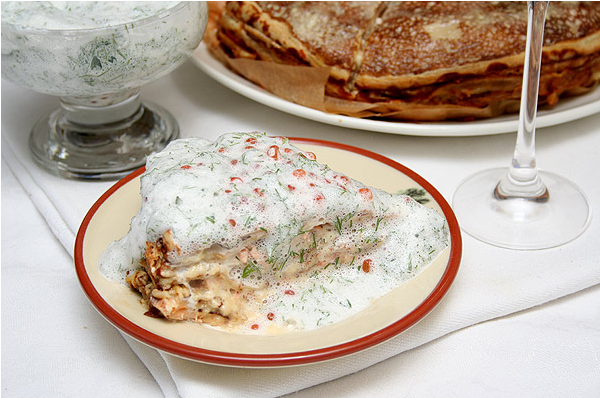 фото рецепта: Блинчатый пирог с лососем