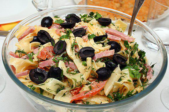 фото рецепта: Итальянский салат с сыром и макаронами