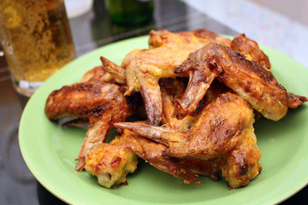 фото рецепта: Куриные крылышки с медово-горчичным соусом