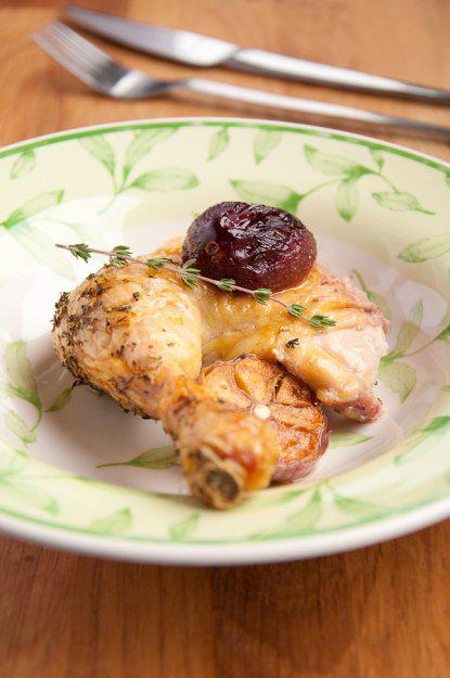 фото рецепта: Курица с яблоками, сливой и кукурузной сальсой