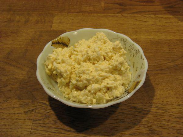 фото рецепта: Плавленый сыр с яйцами и чесноком