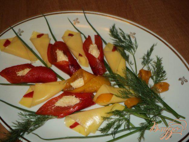 фото рецепта: Закуска из перца и сыра « Каллы» и «Рулетики из баклажан»