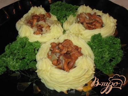 фото рецепта: Картофельные гнездышки с лисичками