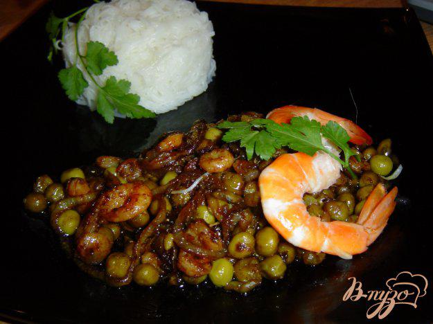 фото рецепта: Рисовая вермишель с креветками по-китайски