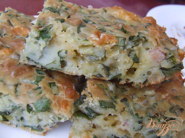 фото рецепта: Пирог с зеленым луком и ветчиной