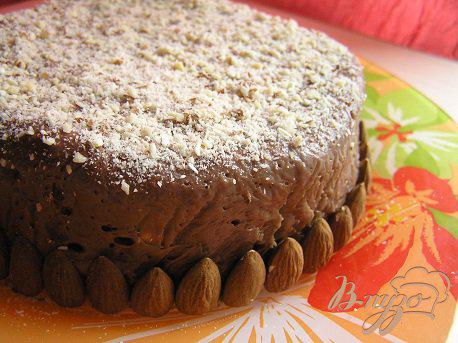 фото рецепта: Шоколадный торт-тянучка с курагой и орехами