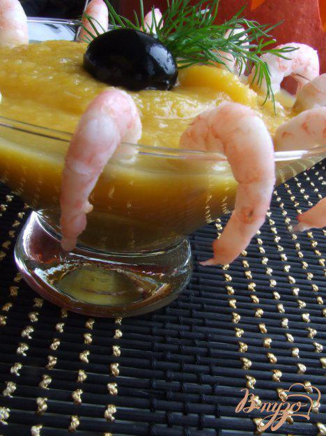 фото рецепта: Суп-пюре из тыквы и лука с креветками.