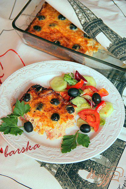 фото рецепта: Клафути из тунца и помидор с маслинами