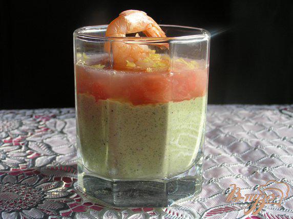фото рецепта: Креветки с грейпфрутом и авокадо