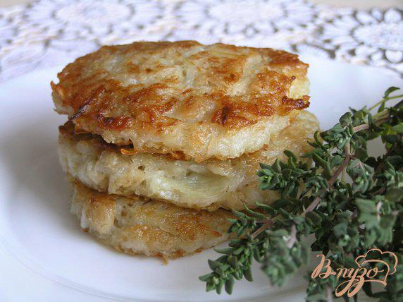 фото рецепта: Котлеты из картофеля и овсянки с базиликом