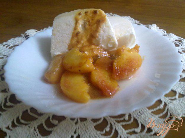 фото рецепта: Парфе из йогурта с жареными персиками