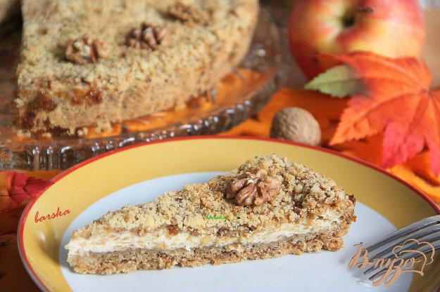фото рецепта: Рассыпчатый яблочно-творожный пирог с орехами
