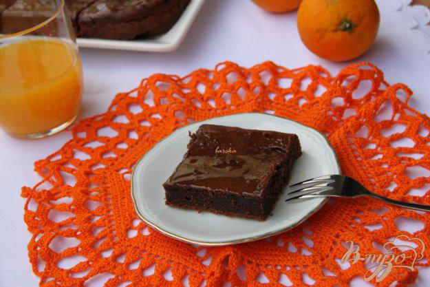 фото рецепта: Сметанно-шоколадный кекс с апельсиновой глазурью