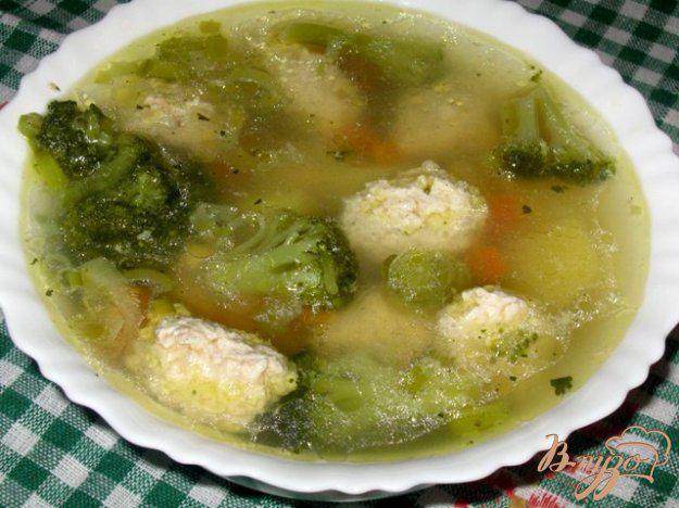 фото рецепта: Суп с куриными кнелями и брокколи