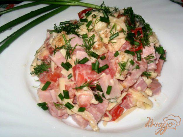 фото рецепта: Салат из ветчины, сыра и помидор «Хит»
