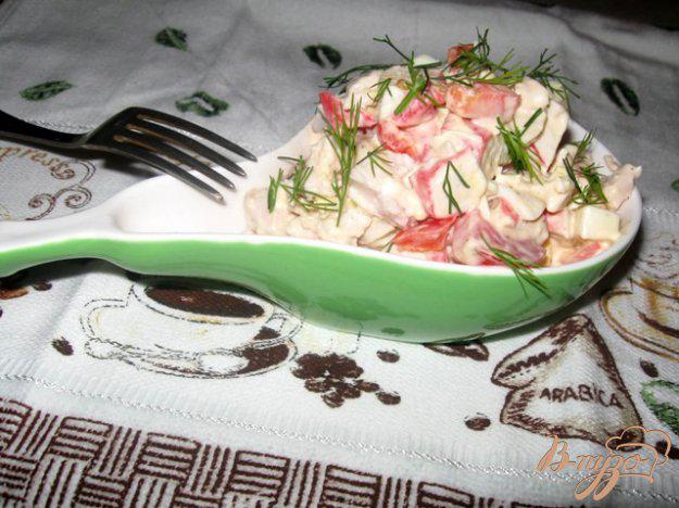 фото рецепта: Салат с крабовым мясом и куриной грудкой «Коралл»