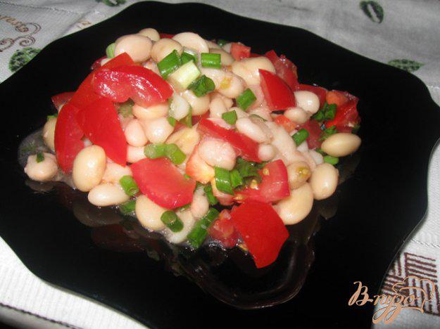 фото рецепта: Салат из помидор с фасолью