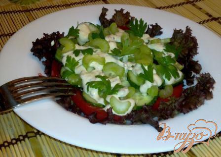 фото рецепта: Овощной салат с сельдереем