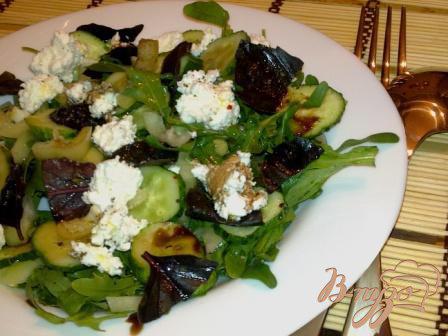 фото рецепта: Овощной салат с мягким сыром
