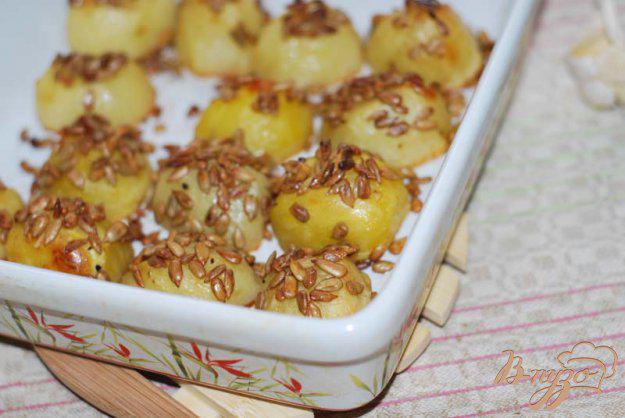 фото рецепта: Картофель запечeнный с семечками «Ароматный»