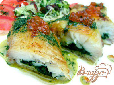 фото рецепта: Рыба, фаршированная шпинатом, с горчичным соусом