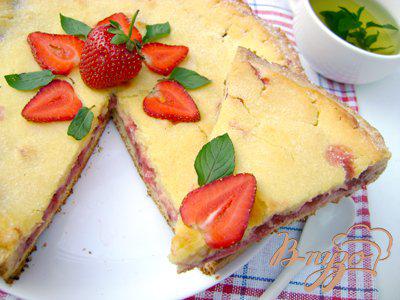фото рецепта: Летний творожный пирог с клубникой