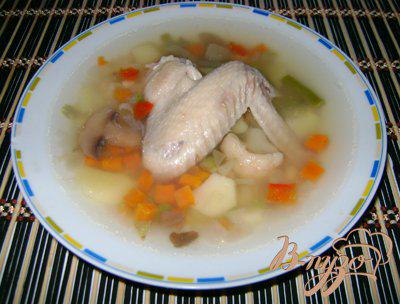 фото рецепта: Овощной суп с куриными крылышками
