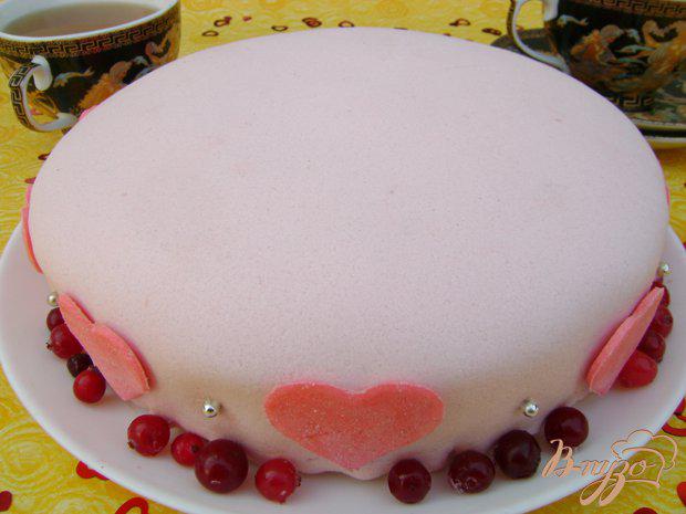 фото рецепта: Бисквитный тортик с «сердцем» внутри