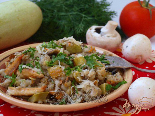 фото рецепта: Орзотто с грибами, кабачками и курицей по-домашнему