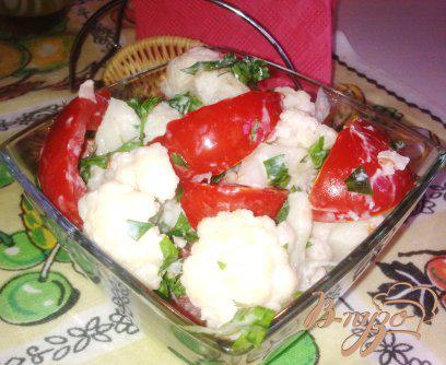 фото рецепта: Салат из помидор и цветной капусты