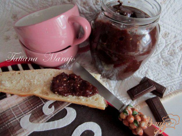 фото рецепта: Шоколадная паста с лесными орехами