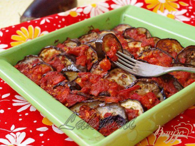 фото рецепта: Запечённые баклажаны под томатно-коричным соусом