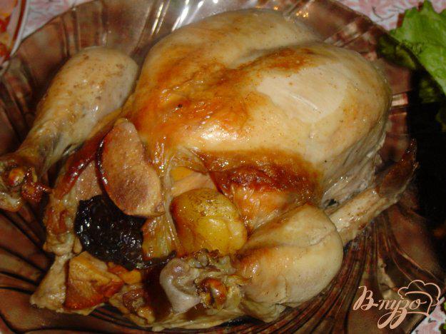фото рецепта: Курица,фаршированная айвой,курагой,черносливом