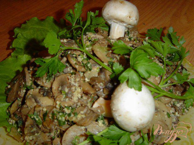 фото рецепта: Жареные грибы с орехами