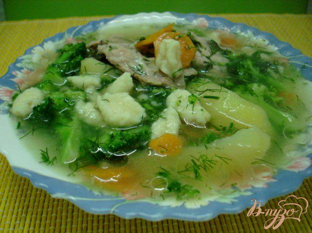 фото рецепта: Куриный суп    с брокколи и клёцками.