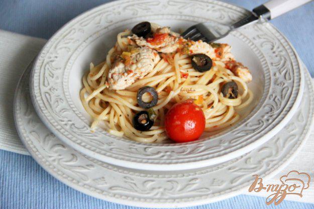 фото рецепта: Спагетти с индейкой и маслинами