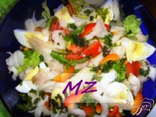 фото рецепта: Салат с копченой рыбой и овощами