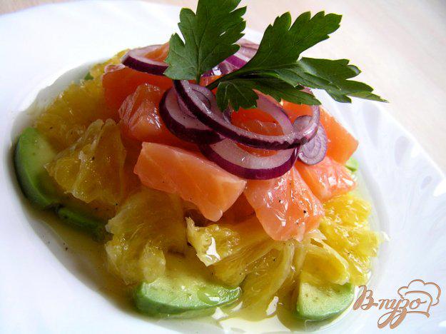 фото рецепта: Салат с семгой, апельсином и авокадо