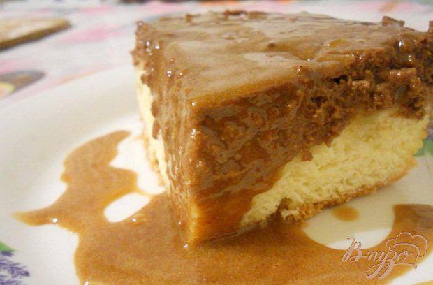 фото рецепта: Бисквитно-творожное пироженое с соусом