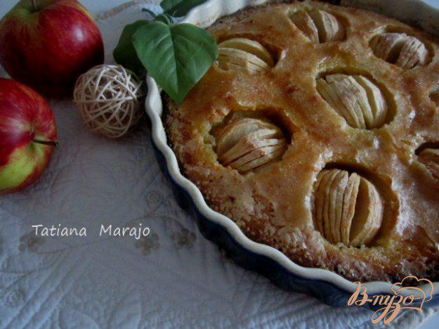фото рецепта: Открытый миндальный  пирог «Яблочко»