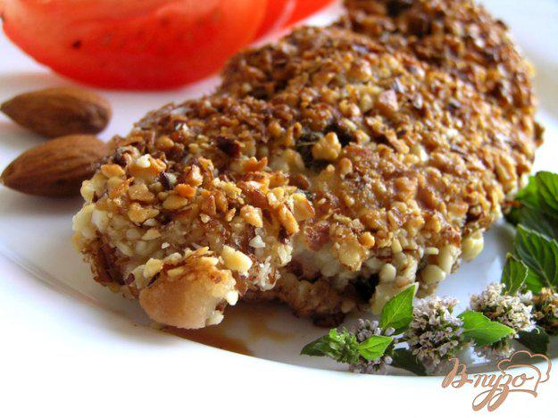 фото рецепта: Шницель с мятой, миндалем и кедровыми орешками