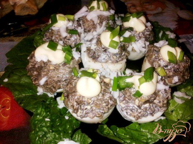 фото рецепта: Фаршированные грибами яйца